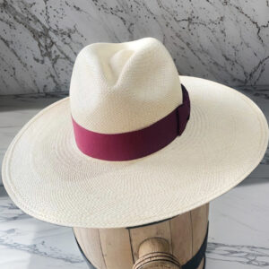 Sombrero Panamá Hat – Natural – Ala Ancha – Copa Fedora – Cinta Borgoña - Imagen 1