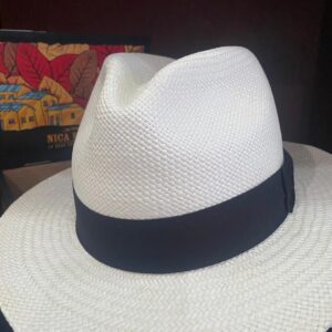 Sombrero Panamá Hat – Blanco – Ala Corta – Copa Fedora  – Cinta Negra